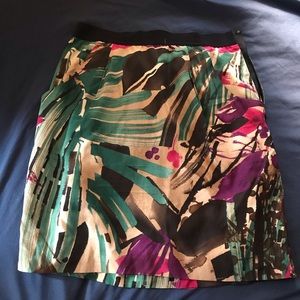Super pretty colorful skirt with pockets!